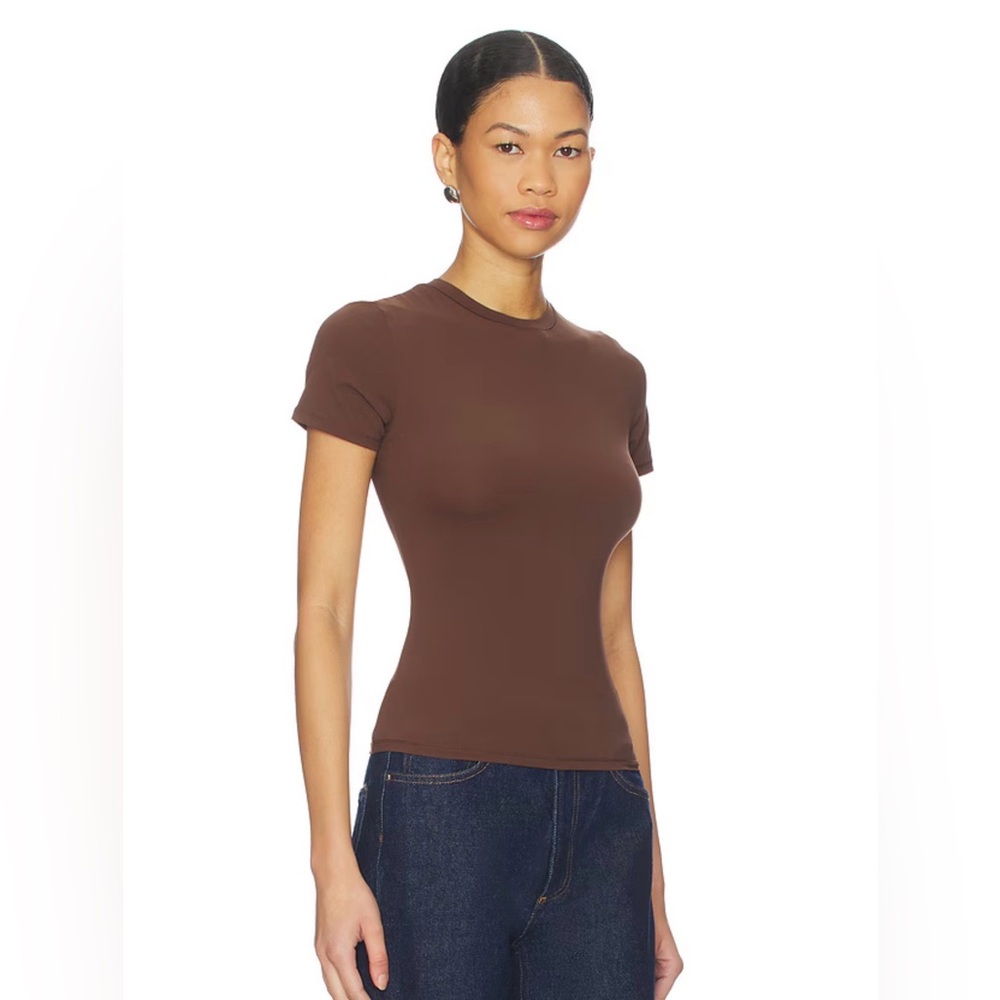 SKIMS Fits Everybody Short Sleeve T-shirt in Cocoa